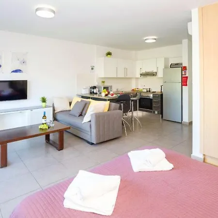 Lucile - Coralli Beachfront *