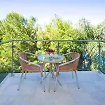 Lucile - Coralli Beachfront *
