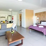 Lägenhet Lucile - Coralli Beachfront *