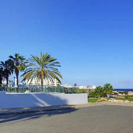 Lucile - Coralli Beachfront Apartmán