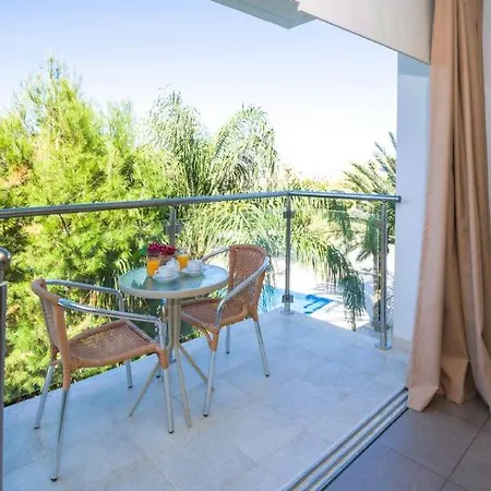 Lucile - Coralli Beachfront * Паралимни