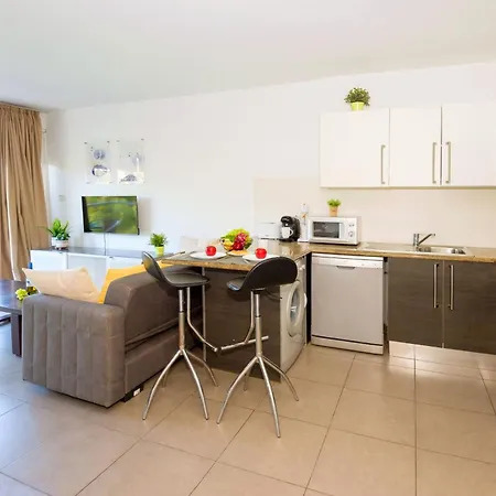Апартаменты Lucile - Coralli Beachfront Паралимни