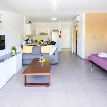 Апартаменты Lucile - Coralli Beachfront Паралимни
