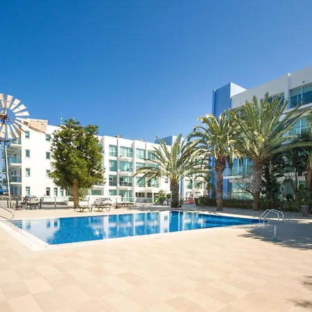 Lucile - Coralli Beachfront Apartamento