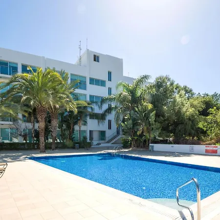 Lucile - Coralli Beachfront * Paralímni