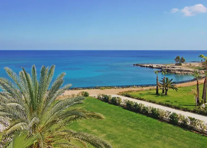 Апартаменты Lucile - Coralli Beachfront *