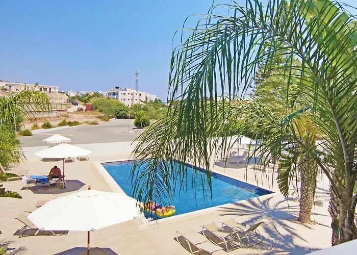 Lucile - Coralli Beachfront Паралимни