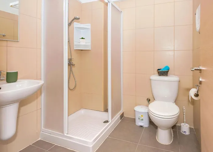 Lucile - Coralli Beachfront Паралимни