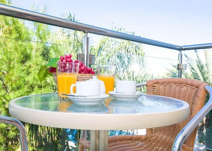 Lucile - Coralli Beachfront Паралимни