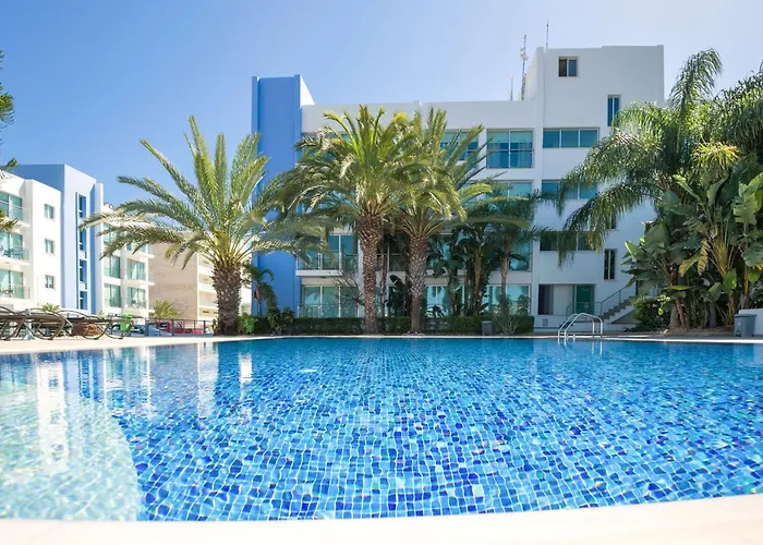 Lucile - Coralli Beachfront Паралимни