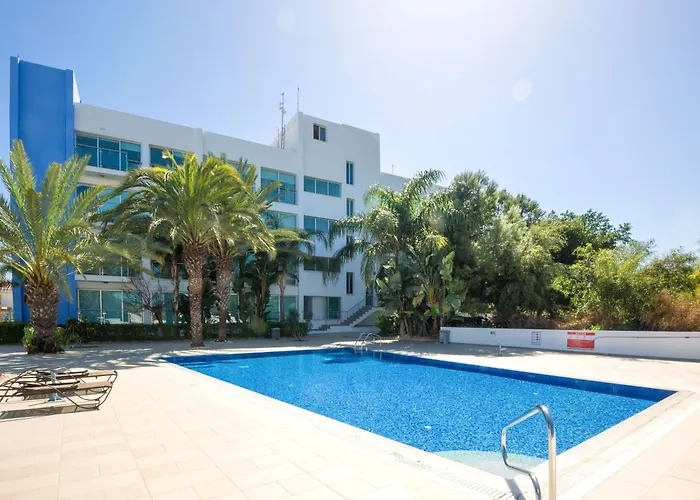 Lucile - Coralli Beachfront * Паралимни